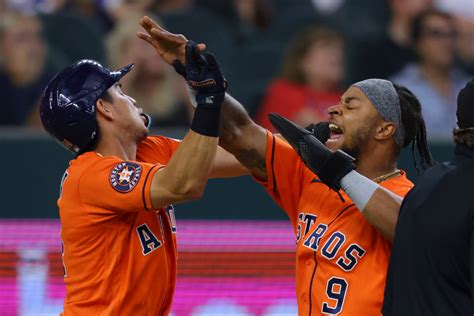 McCormick’s bases-clearing triple lifts the Astros over the Rangers 5-3
